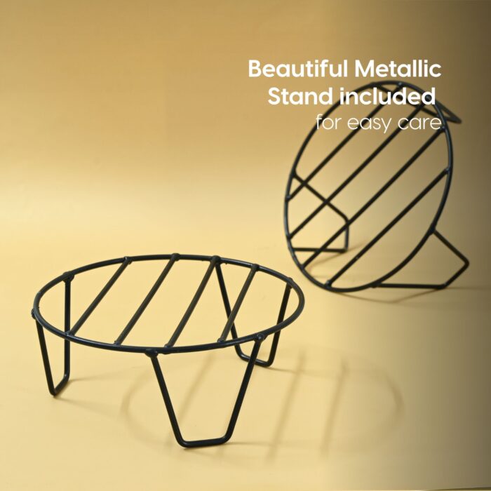 Aurra with black stand